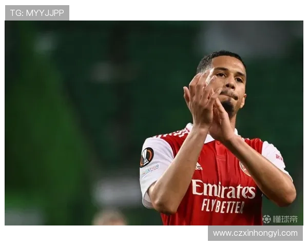 萨利巴庆祝踢飞备用球 小球童无奈摊手